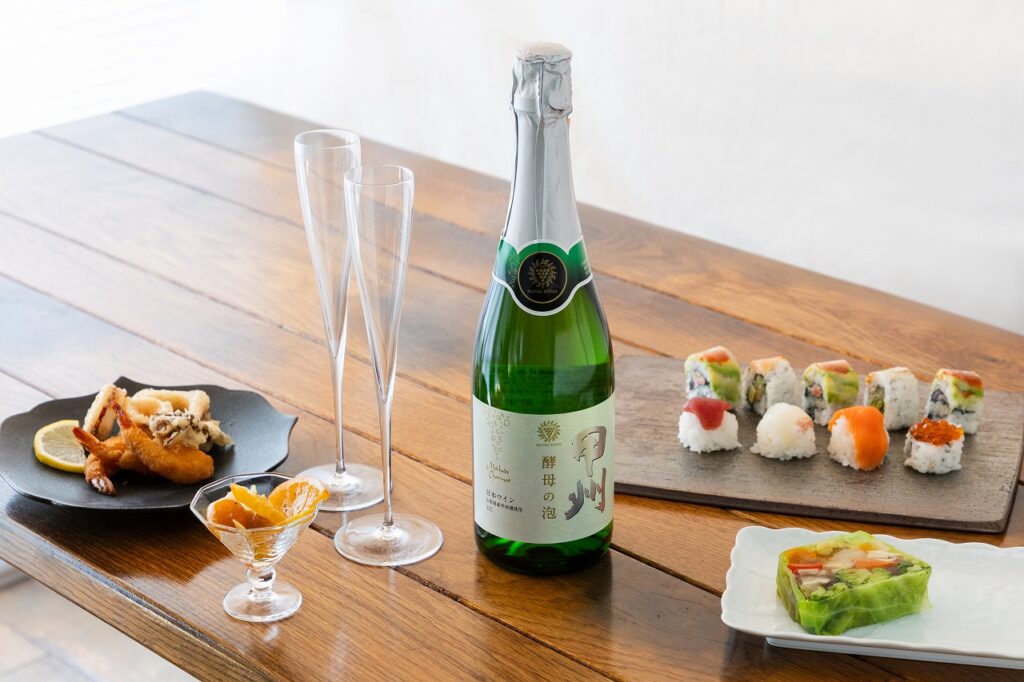 「酵母の泡 甲州SEC」がつなぐ、前菜からデザートまで